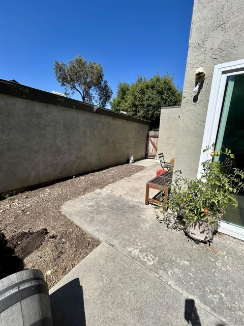 10828 Lamentin Ct, San Diego CA: https://media.crmls.org/mediaz/d37aa50e-88ad-4ee2-a9d4-119b0e38b976.jpg