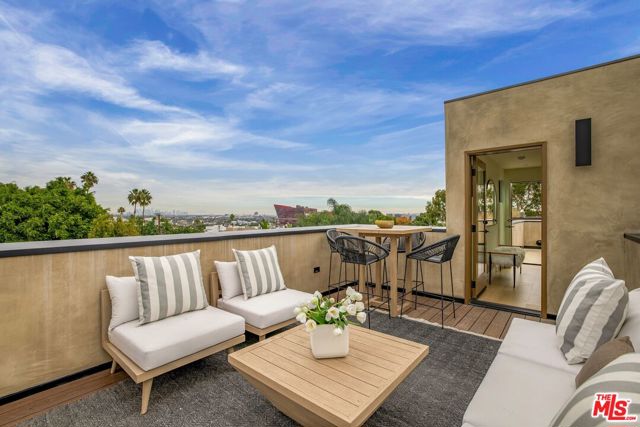 927 1/2 Hilldale Avenue, West Hollywood CA: https://media.crmls.org/mediaz/d37c40be-3ccb-45bb-9aef-6027bb12b753.jpg