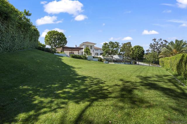 6404 La Jolla Scenic Drive S, La Jolla CA: https://media.crmls.org/mediaz/d37c62c5-f7ef-478b-8179-0f724e1c0d31.jpg