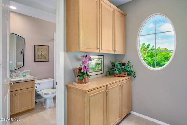 4566 Bluewood Court, Moorpark CA: https://media.crmls.org/mediaz/d37d2aaa-359b-4214-b3b7-a1efa251294c.jpg