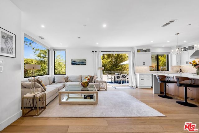 4841 Minden Place, Los Angeles CA: https://media.crmls.org/mediaz/d37d3def-daf7-4f90-8524-acf7cede851b.jpg