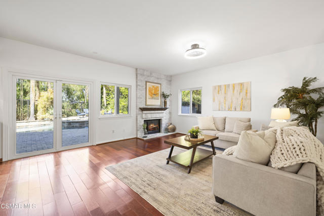 287 Golden Fern Court, Simi Valley CA: https://media.crmls.org/mediaz/d37d42c8-8d3a-4283-b22e-52135a49f832.jpg