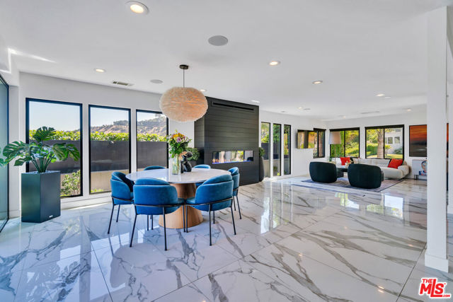 3001 Dona Nenita Place, Studio City CA: https://media.crmls.org/mediaz/d37d7ded-55c8-497a-b26e-61ffb20bcc2a.jpg