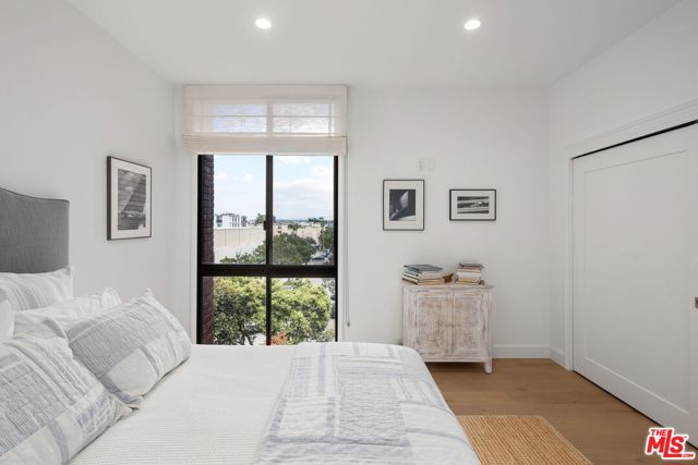 300 N Swall Drive, Beverly Hills CA: https://media.crmls.org/mediaz/d37de9c6-587b-4913-ad69-08b49f0691d6.jpg