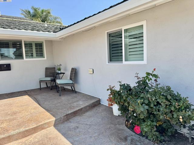 4955 Swindon Pl, Newark CA: https://media.crmls.org/mediaz/d37ded28-fcaa-4fe0-8c76-ec7d527dc040.jpg
