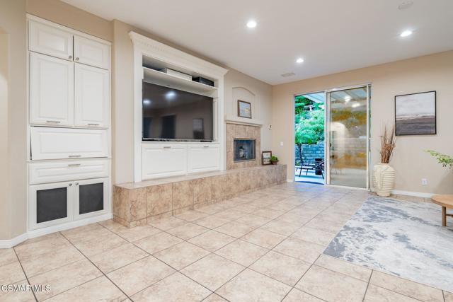 535 Winncastle Street, Simi Valley CA: https://media.crmls.org/mediaz/d37def1c-e43c-4905-b0bd-cad1d0bd3d44.jpg