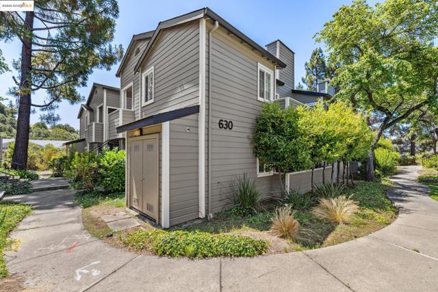630 Canyon Oaks Dr, Oakland CA: https://media.crmls.org/mediaz/d37e142f-8779-4987-9462-d8304f9a5588.jpg