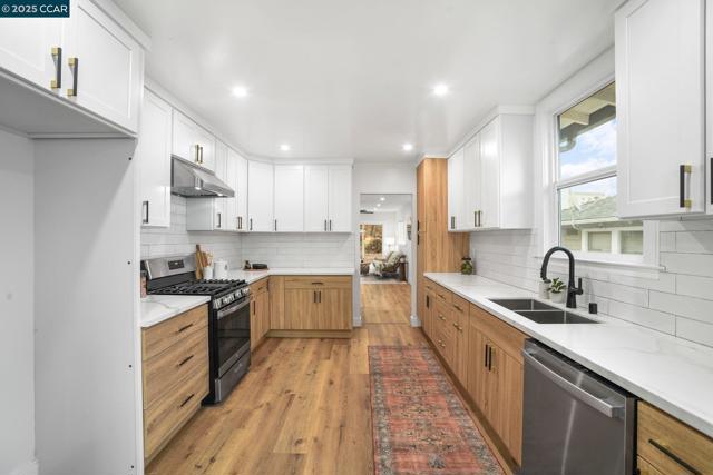 1348 E 26Th St, Oakland CA: https://media.crmls.org/mediaz/d37e4c1f-5e9b-4ceb-a922-6efea8f8cbd3.jpg
