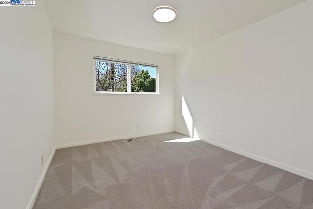 573 Junipero St, Pleasanton CA: https://media.crmls.org/mediaz/d37fcaa6-b649-4d2e-9e2e-cba57a167d14.jpg