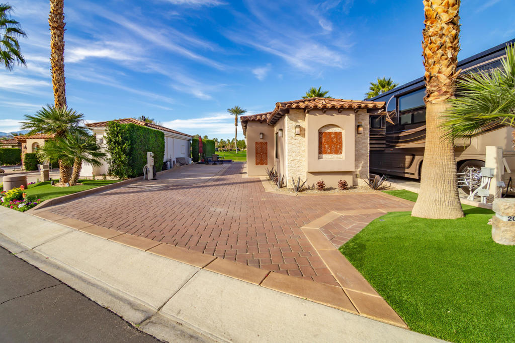 80501 Avenue 48 #204