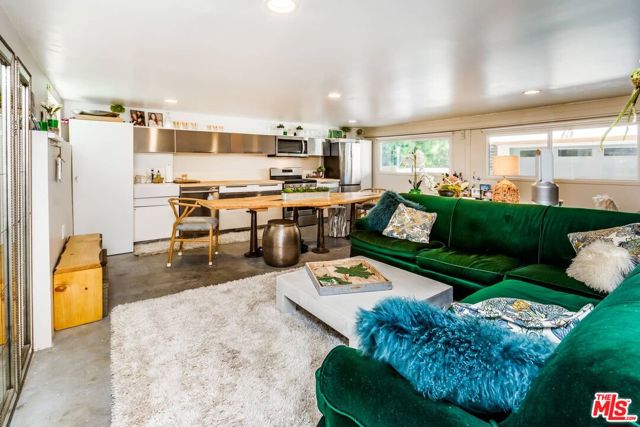 657 Mildred Avenue, Venice CA: https://media.crmls.org/mediaz/d380cbc1-4898-4521-8684-10571dcdb56f.jpg