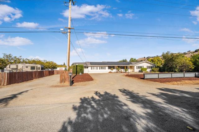2135 Diana Avenue, Morgan Hill CA: https://media.crmls.org/mediaz/d380e837-9f3a-4960-b848-30410e5230a6.jpg