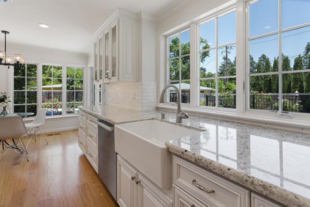 3252 Woodview Dr, Lafayette CA: https://media.crmls.org/mediaz/d3824564-c39b-4512-94bc-a1d274233846.jpg