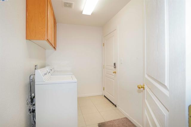 5018 Southport Ct, Antioch CA: https://media.crmls.org/mediaz/d3832760-9856-4b35-bd87-cbf8a3c88855.jpg