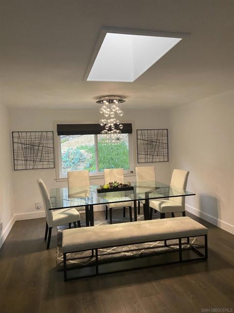 455 Glenncrest Dr, Solana Beach CA: https://media.crmls.org/mediaz/d3839868-7a60-4a61-8c52-f17e17ac95b0.jpg