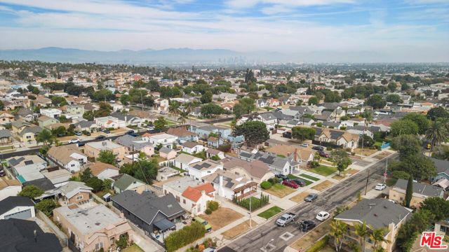 3815 W 60th Street, Los Angeles CA: https://media.crmls.org/mediaz/d383a830-b733-4194-8da1-6b8fff1f6ee6.jpg