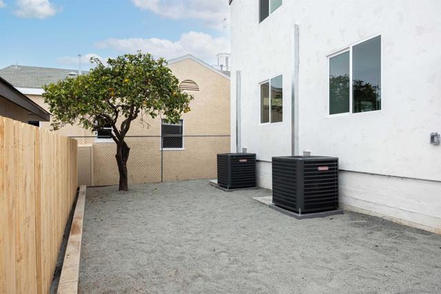6744 6750 N Elman, San Diego CA: https://media.crmls.org/mediaz/d383e199-666b-4fd1-b483-bfbb3c17cb5c.jpg