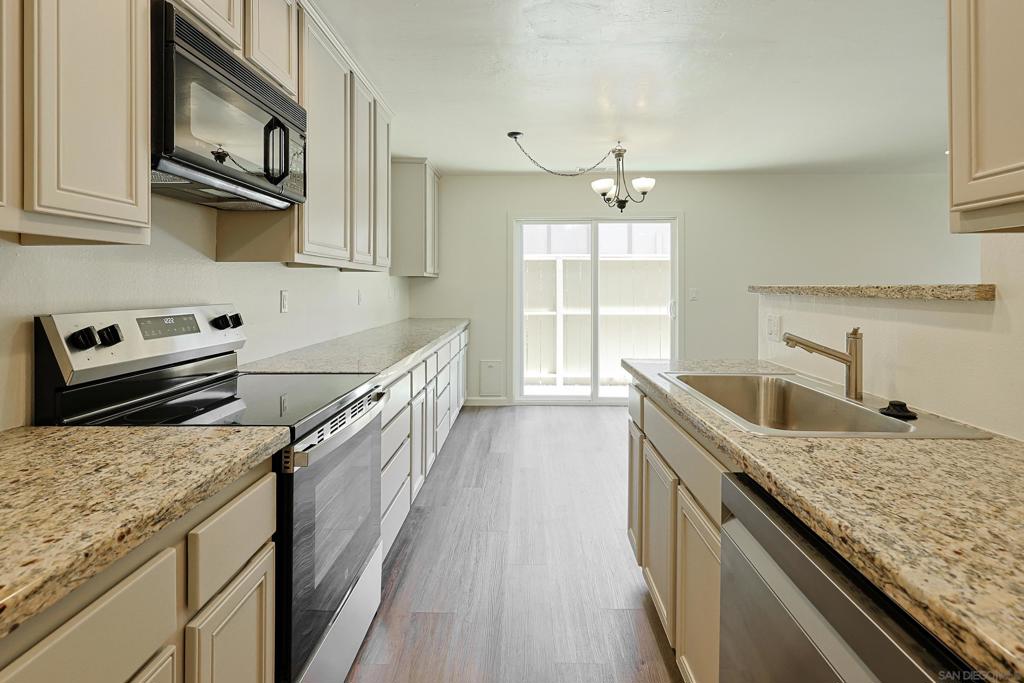 MLS #250032603SD image #17