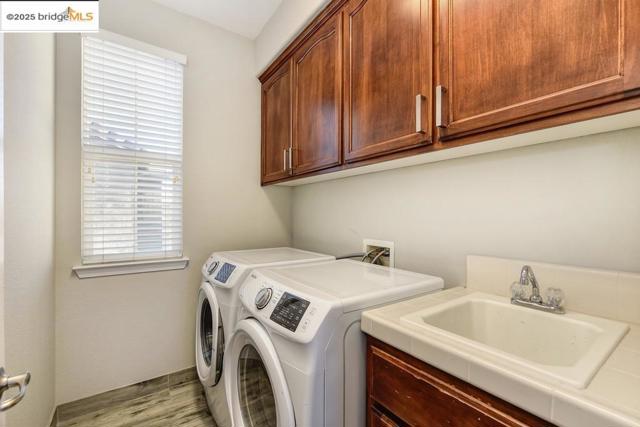 Image 31 of 43 For 390 Caravaggio Cir