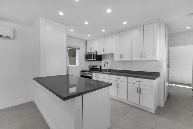 44635 San Carlos Avenue, Palm Desert CA: https://media.crmls.org/mediaz/d3849d5f-8bbc-4474-bdd1-af07635fb46f.jpg