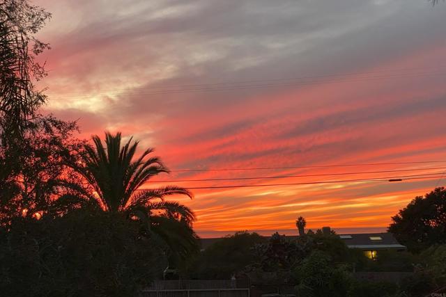 1567 Crest Drive, Encinitas CA: https://media.crmls.org/mediaz/d384c276-e06c-4407-b19a-e3a9108fbe52.jpg