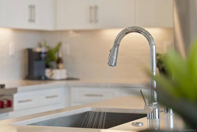 948 Visalia Pl, San Marcos CA: https://media.crmls.org/mediaz/d3854727-62db-4b4b-a007-fe4f811452bc.jpg
