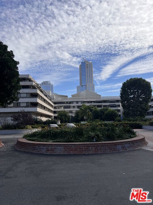 800 W 1st Street, Los Angeles CA: https://media.crmls.org/mediaz/d385660d-5190-4881-b44a-50653e39a684.jpg