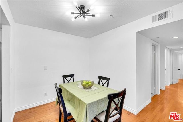 108 W Maple Street, Glendale CA: https://media.crmls.org/mediaz/d385668c-59aa-40d7-ba4a-7c6c94609196.jpg