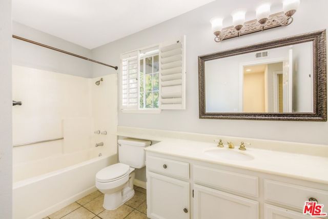 3131 E Hillcrest Drive, Westlake Village CA: https://media.crmls.org/mediaz/d38582e9-720f-4698-ad81-48ad5fb143c4.jpg