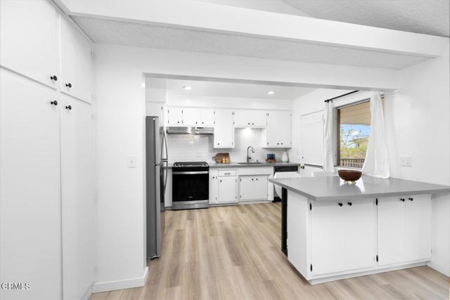 1935 Oakwood Avenue, Sierra Madre CA: https://media.crmls.org/mediaz/d38584e1-12e5-4cfe-840d-3d964395affe.jpg