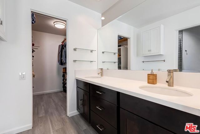 2336 28th Street, Santa Monica CA: https://media.crmls.org/mediaz/d3865bde-5514-4309-8be4-42813ff24880.jpg