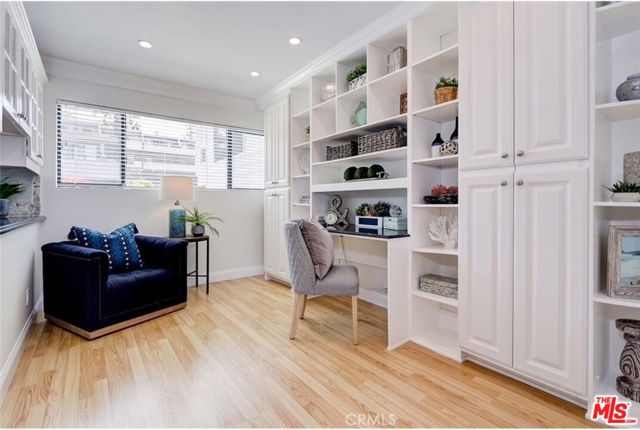 454 Palos Verdes Boulevard, Redondo Beach CA: https://media.crmls.org/mediaz/d386950c-3bfc-4f48-9371-5629b5203293.jpg