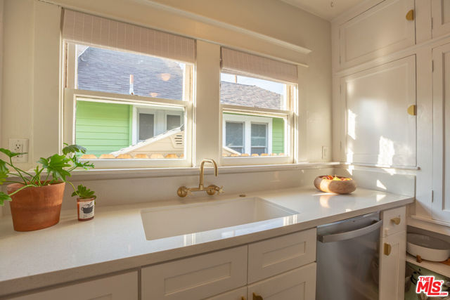 732 N Toledo Walk, Long Beach CA: https://media.crmls.org/mediaz/d386b2a7-c2e9-41b7-825c-c1b456ca51d5.jpg