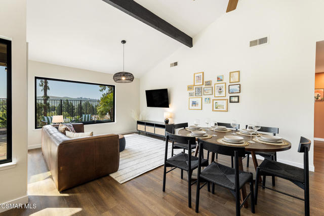 1932 Summer Cloud Drive, Thousand Oaks CA: https://media.crmls.org/mediaz/d386b554-34a2-48d6-af10-6d8b38d0e08e.jpg