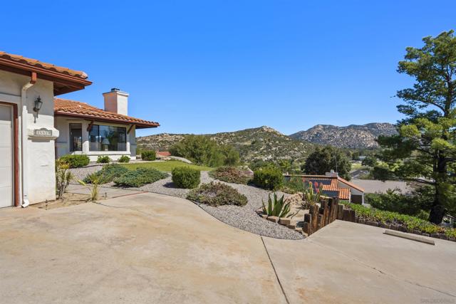15519 Calistoga Dr., Ramona CA: https://media.crmls.org/mediaz/d386ea61-ef20-4321-8d29-7e610d8942fb.jpg