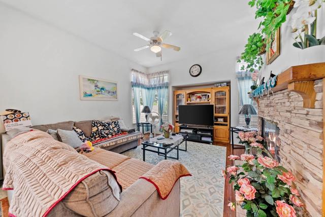 Detail Gallery Image 20 of 34 For 1999 Pecan Tree St, Hemet,  CA 92545 - 4 Beds | 2/1 Baths