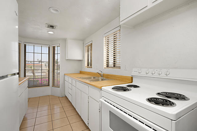 73345 Royal Palm Drive, Palm Desert CA: https://media.crmls.org/mediaz/d3883854-6aca-4c6b-b4f9-c1239c87abab.jpg