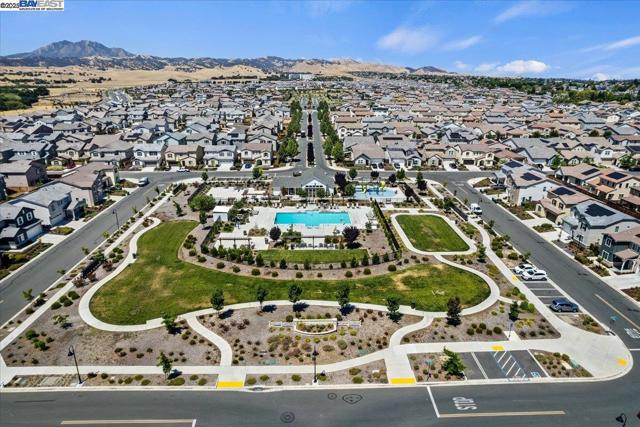 5352 Guenoc Valley Ln, Antioch CA: https://media.crmls.org/mediaz/d3887099-d14c-4566-9dc2-46501ddf73ec.jpg