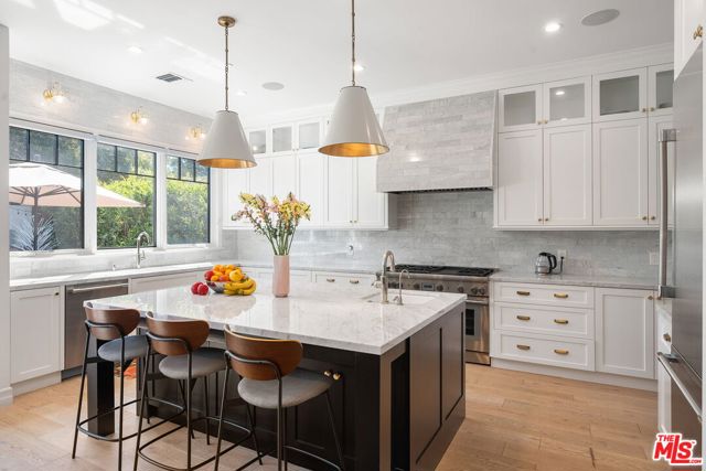 1086 Marco Place, Venice CA: https://media.crmls.org/mediaz/d3892fbd-495e-4df0-82a9-c2ca962e7e2d.jpg