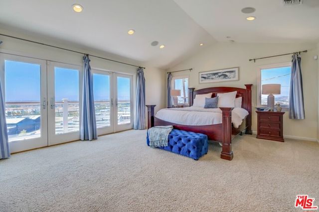 6537 Hedding Street, Los Angeles CA: https://media.crmls.org/mediaz/d3897fa0-7373-4a3e-b550-141fb208e16f.jpg