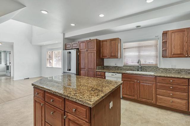 415 Kelly Avenue, Half Moon Bay CA: https://media.crmls.org/mediaz/d38a1cc6-26a3-49f0-9241-d5a42e38d702.jpg