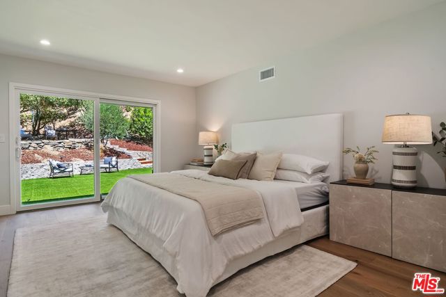 4031 Deerhorn Drive, Sherman Oaks CA: https://media.crmls.org/mediaz/d38a1f1a-03bc-4326-9d4c-77070dbfc9ce.jpg