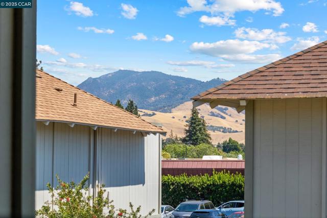 825 Oak Grove Rd, Concord CA: https://media.crmls.org/mediaz/d38a76c1-3422-4728-8dff-29c91b98d185.jpg