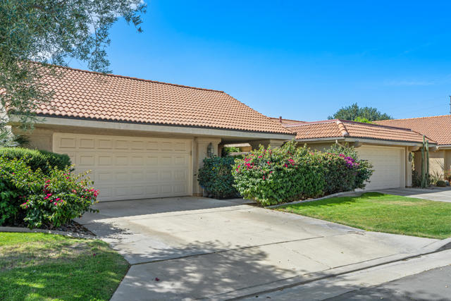 9 Acapulco Drive, Palm Desert CA: https://media.crmls.org/mediaz/d38ba467-5ab9-45be-9db9-3647dac8caff.jpg