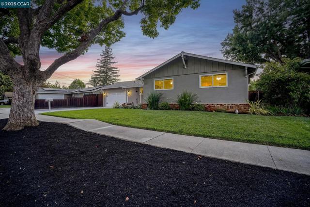 3937 Majestic Dr, Concord CA: https://media.crmls.org/mediaz/d38bd676-82eb-44ec-a94d-bf600e7fa744.jpg