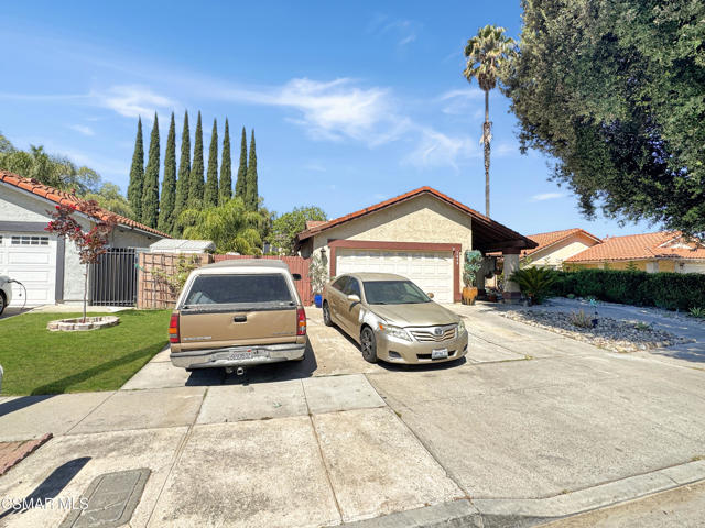 1459 Willowbrook Lane, Simi Valley CA: https://media.crmls.org/mediaz/d38bee0a-0de8-4c62-815a-0b74319a62b6.jpg