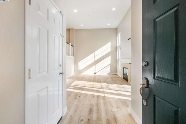 4579 Mangrove Dr, Dublin CA: https://media.crmls.org/mediaz/d38c3325-de79-42e7-b6ad-abca4019bf58.jpg