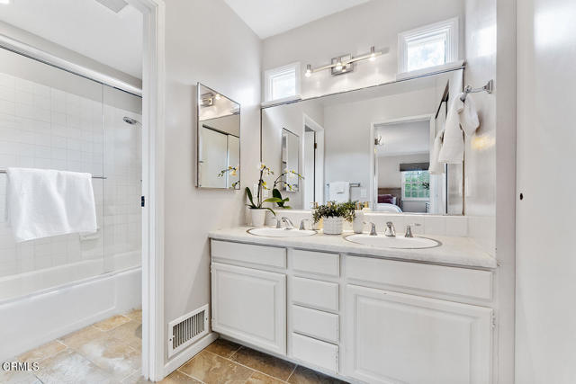 1215 Wabash Street, Pasadena CA: https://media.crmls.org/mediaz/d38c5c64-b517-4e5f-bcf2-8e8d8d9b4c19.jpg
