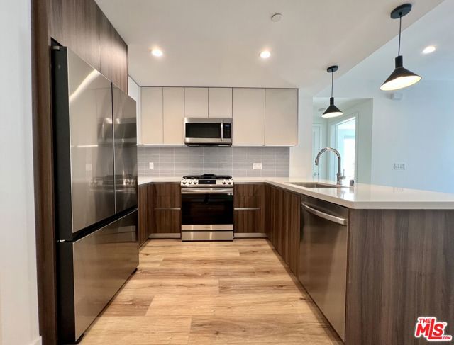 5801 Camerford Avenue, Los Angeles CA: https://media.crmls.org/mediaz/d38d7ef9-5076-4197-8ec3-d5823f87c244.jpg