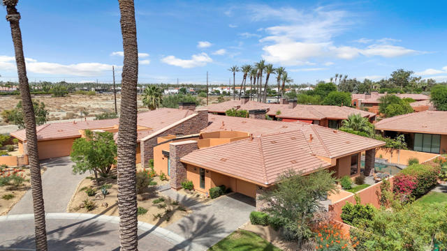 50050 Camino Privado, La Quinta CA: https://media.crmls.org/mediaz/d38da74b-0561-4666-9051-e8c7c185f37e.jpg